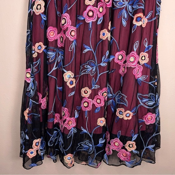 Small LuLaRoe Black Mesh Floral Colorful Embroidery Skirt Elastic Waistband - Picture 8 of 12